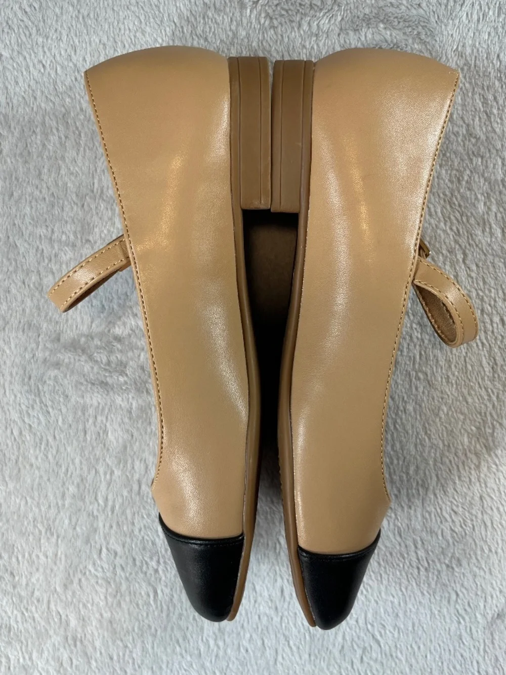 sz 6 Tahari Vegan Leather Beige & Black Cap-Toe Flats Strap Classic Versatile